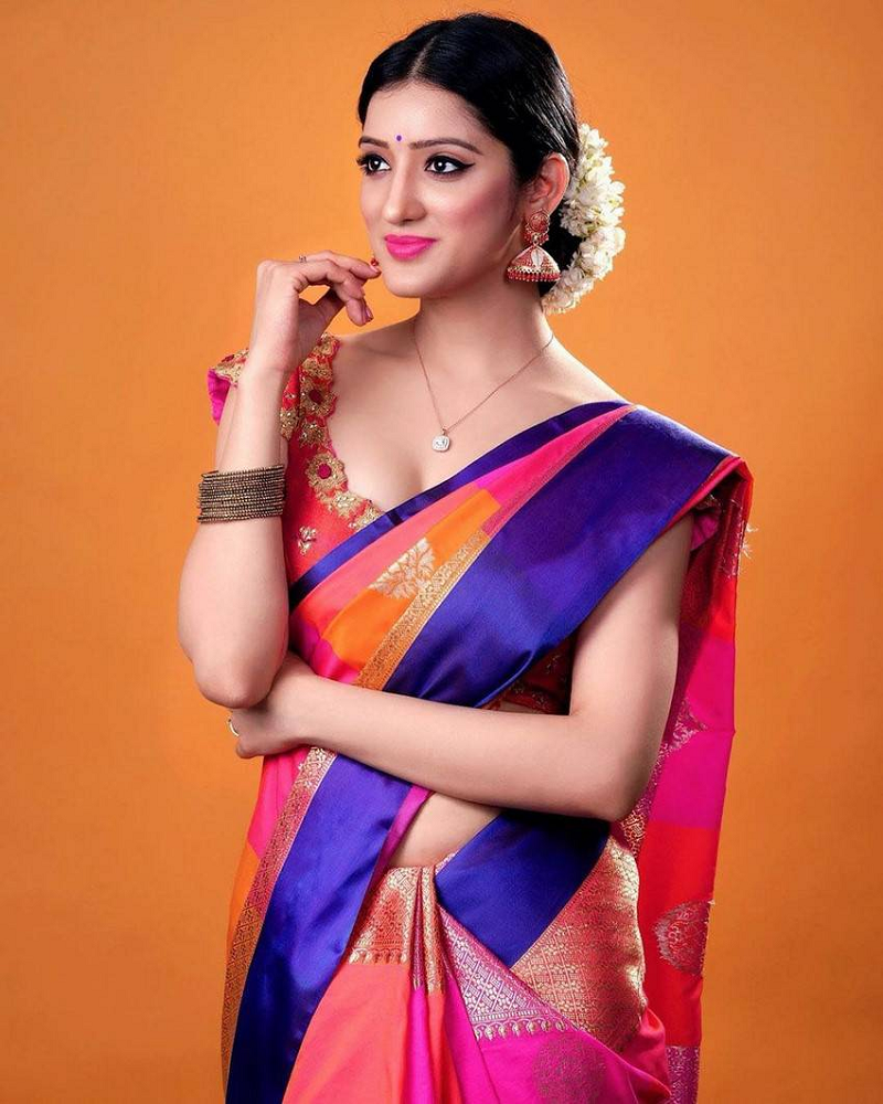Richa Panai: Weight, Age, Husband, Biography, Family Facts 2 Richa Panai Height