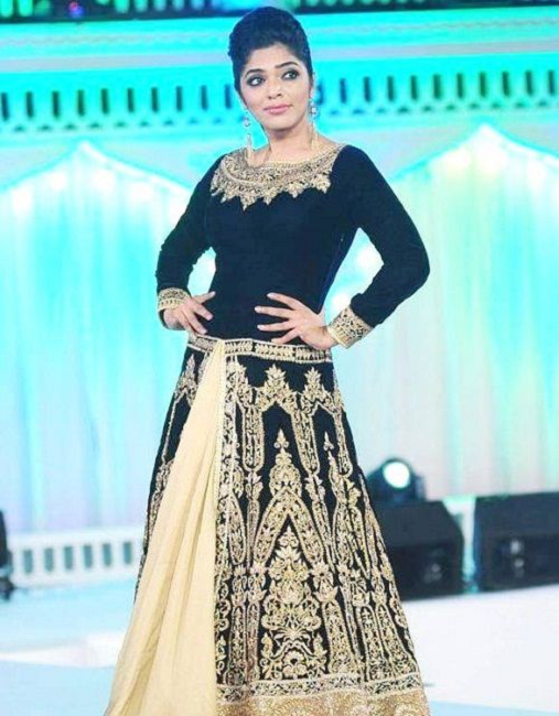 Rima Kallingal: Weight, Age, Husband, Biography, Family Facts 2 Rima Kallingal Height