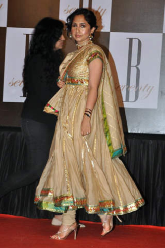 Rinke Khanna World: Revealing Weight, Age, Husband, Biography, Family Facts 2 Rinke Khanna Height