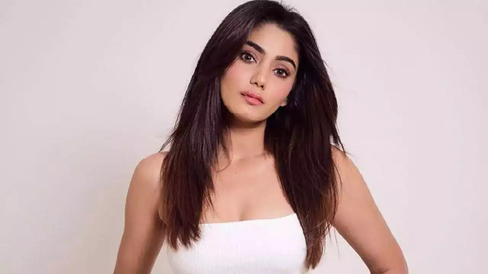 Sana Makbul career