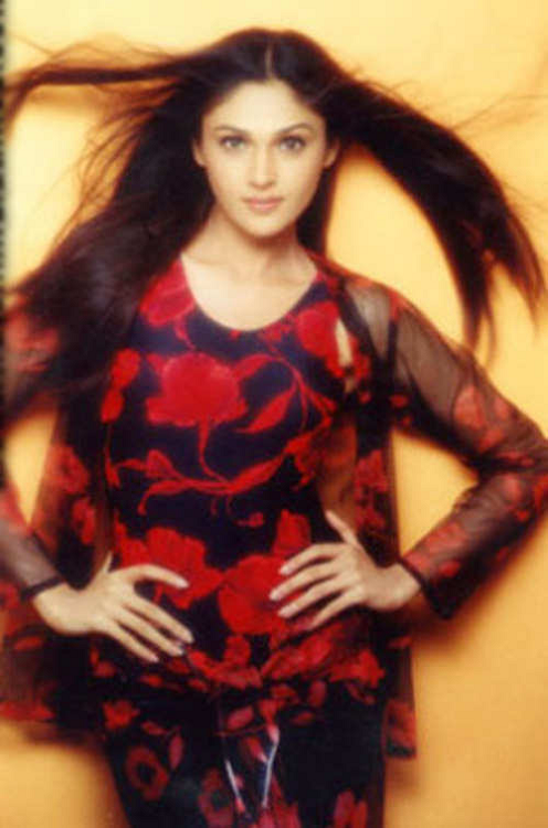 Sandali Sinha Height, Weight, Interesting Facts, Career Highlights, Physical Appearance 2 Sandali Sinha Height