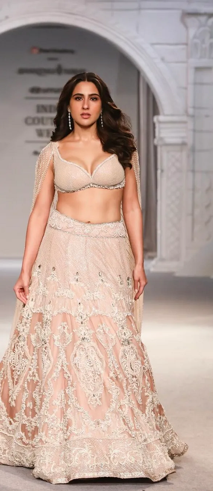 Sara Ali Khan Biography, Career, Personal Life, Physical Characteristics 2 Sara Ali Khan Height