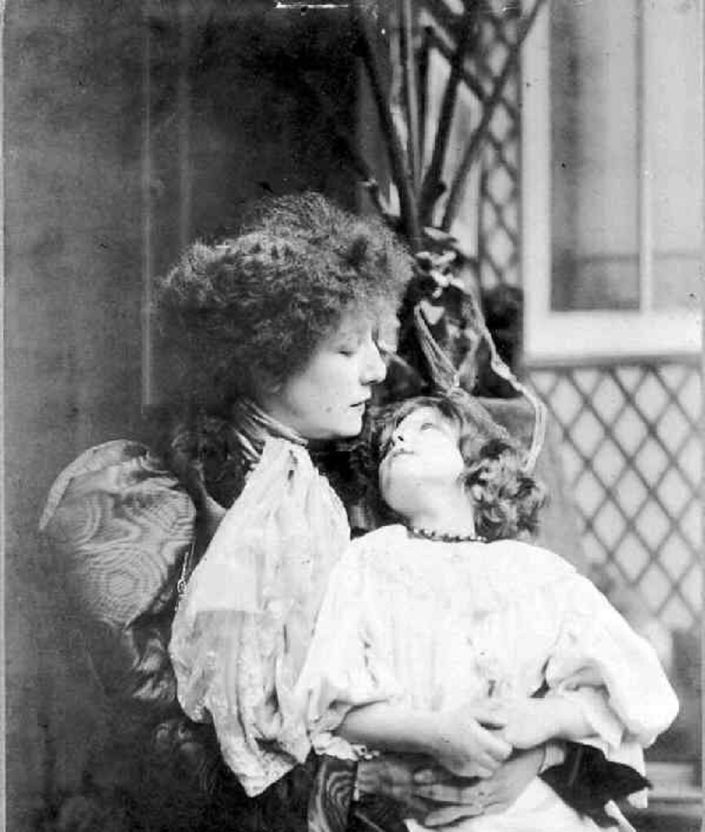 Sarah Bernhardt: A Comprehensive Look At Full Biography And Lifestyle 3 Sarah Bernhardt Family