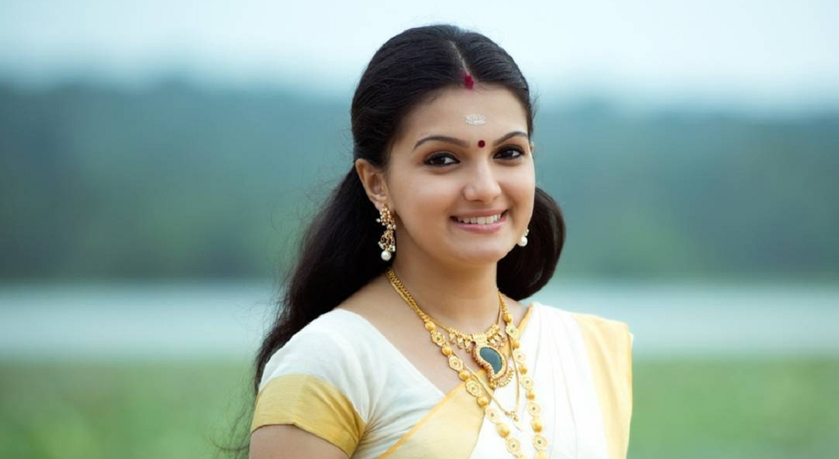 Saranya Mohan – Height, Weight, Personal Life, Career Vital Stats 2 Saranya Mohan