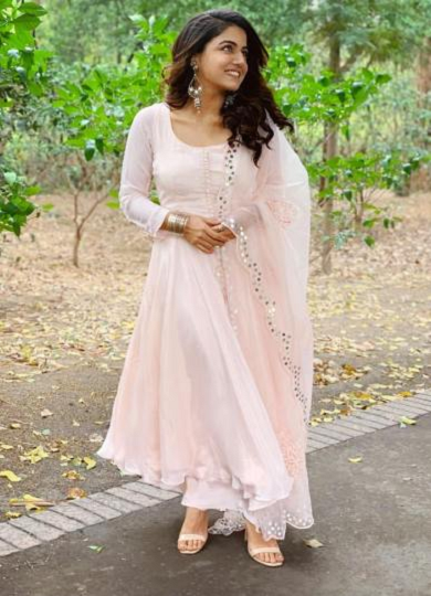 Wamiqa Gabbi – Height, Weight, Net Worth, Personal Details 2 Wamiqa Gabbi Height