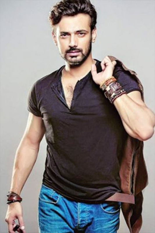 Zahid Ahmed’s Biography, Age, Height, Wife, Net Worth, Family 2 Zahid Ahmed Height