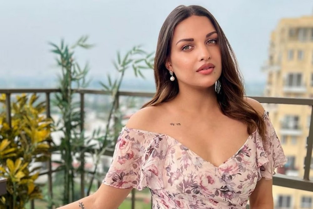 Top 10 Most Popular Punjabi Models: Age, Height, Weight and Biography 4 Himanshi Khurana
