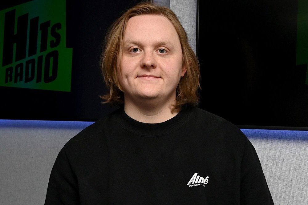 Top 10 Most Popular United Kingdom Singers: Age, Height, Weight and Biography 8 Lewis Capaldi