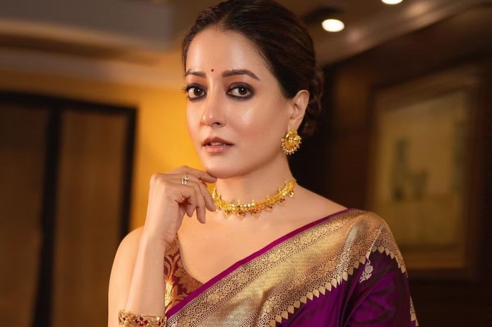 Top 10 Most Popular Kolkata Bengali Models: Age, Height, Weight and Biography 4 Raima Sen